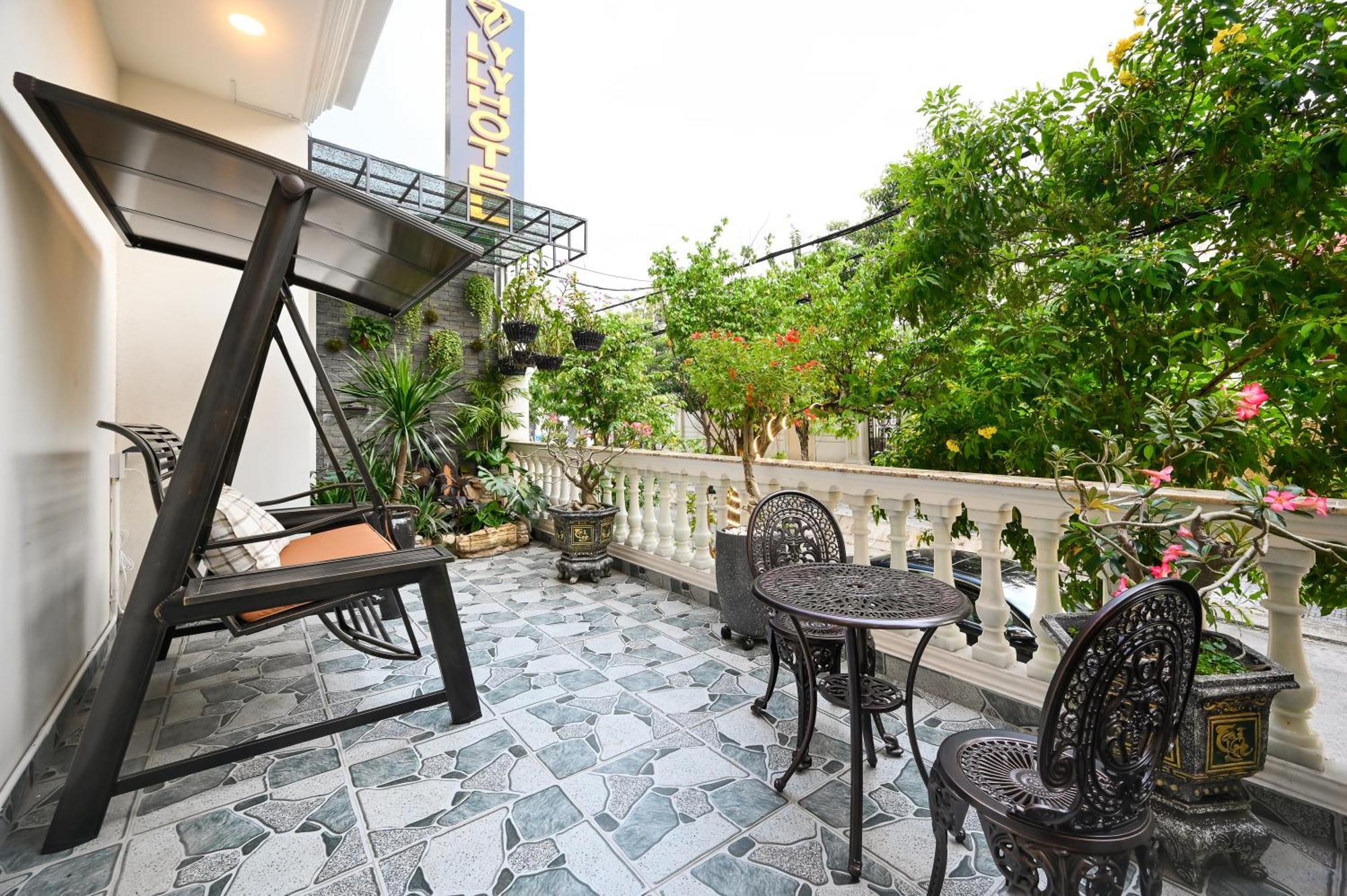 Ly Ly 2 4* TP. Hồ Chí Minh