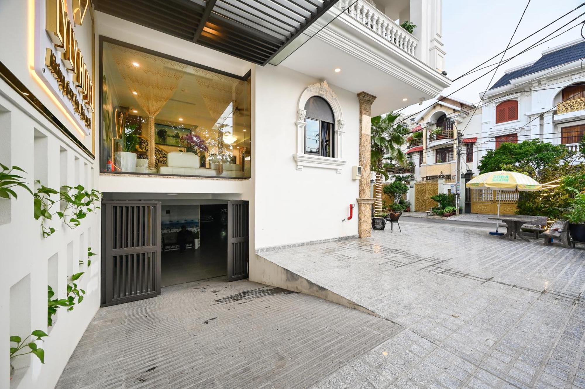 Khách sạn Ly Ly 2 4*